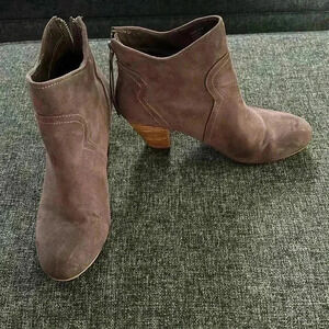 Size 8.5 Brown Suede Report back zipper ankle booties